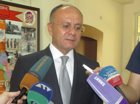 Sarkisyan ölkədən qaçdı