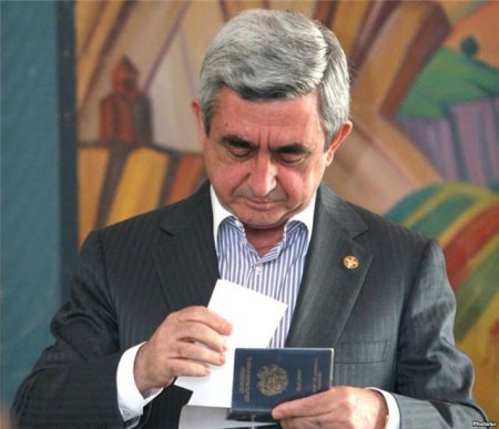 Sarkisyan ölkədən qaçdı