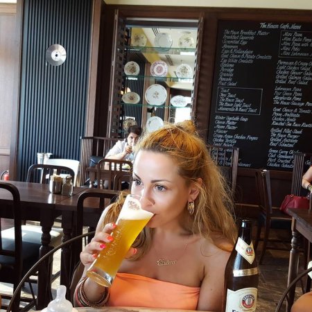 Elli Bakıya gəldi