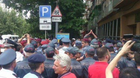 Ermənistanda elektrik enerjisi tarifi qaldırıldı