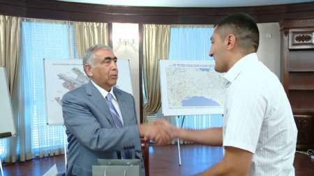 Bir zərbə ilə erməni zabitini məğlub edən idmançımız mükafatlandırıldı