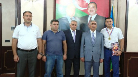 Bir zərbə ilə erməni zabitini məğlub edən idmançımız mükafatlandırıldı