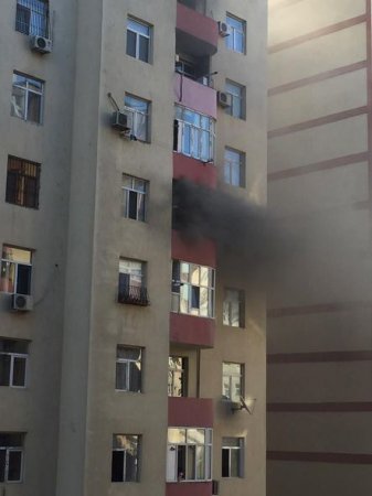 Yasamalda yaşayış binası yanır