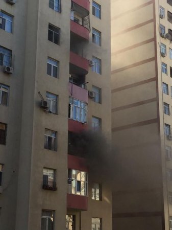 Yasamalda yaşayış binası yanır