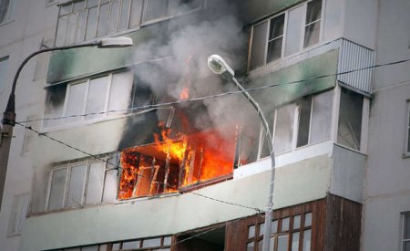 Yasamalda yaşayış binası yanır