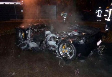 Milyonçunun oğlu sığorta pulunu almaq üçün “Ferrari”sini yandırdı