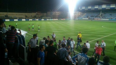 Azərkeş “Neftçi”nin futbolçusuna hücum etdi