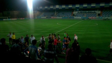 Azərkeş “Neftçi”nin futbolçusuna hücum etdi