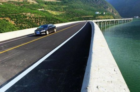 Çində körpünü çayın üstündən yox, çay boyunca tikdilər