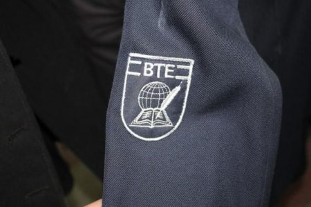 Bakıda saxta məktəbli formaları tikilir