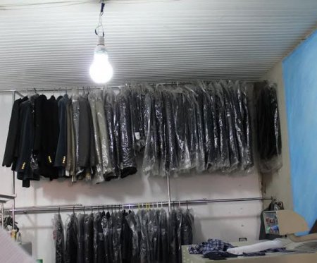 Bakıda saxta məktəbli formaları tikilir