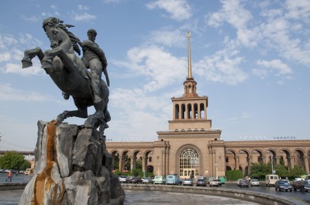 XƏBƏRDARLIQ: İrəvanı qan gölünə çevirəcəyik ..