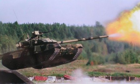 Rusiya tankçıları Ermənistanda yarışa başladılar