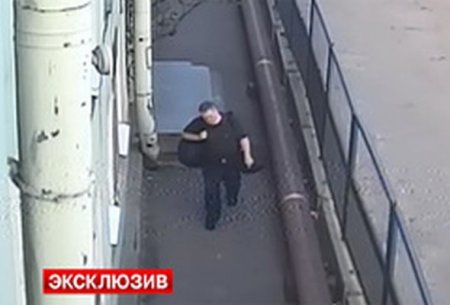 Sankt-Peterburqda inkassator işlədiyi bankı yardı