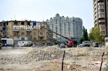 Balkonlar sökülür, sakinlər isə etiraz edə bilmir, çünki...