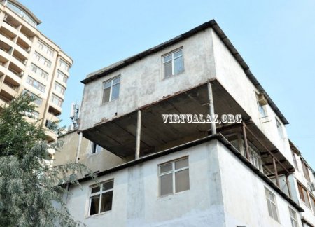 Balkonlar sökülür, sakinlər isə etiraz edə bilmir, çünki...