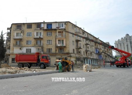 Balkonlar sökülür, sakinlər isə etiraz edə bilmir, çünki...