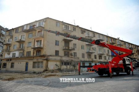 Balkonlar sökülür, sakinlər isə etiraz edə bilmir, çünki...