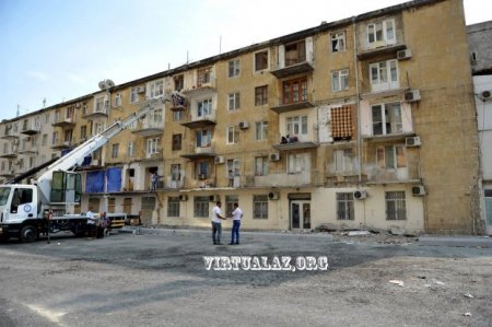 Balkonlar sökülür, sakinlər isə etiraz edə bilmir, çünki...