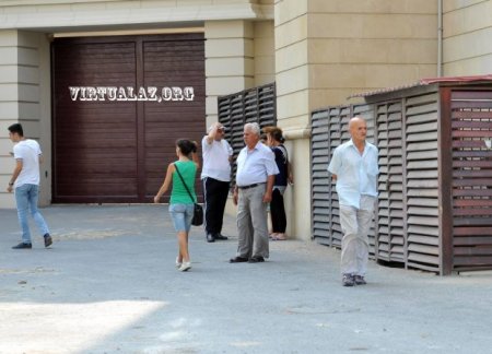 Balkonlar sökülür, sakinlər isə etiraz edə bilmir, çünki...