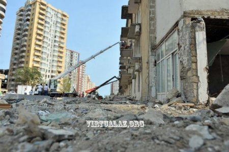 Balkonlar sökülür, sakinlər isə etiraz edə bilmir, çünki...