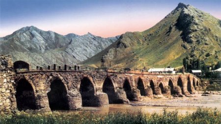 Eyni gündə iki işğal