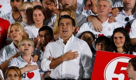Saakaşvilinin tərəfdarları hökuməti istefa verməyə çağırır