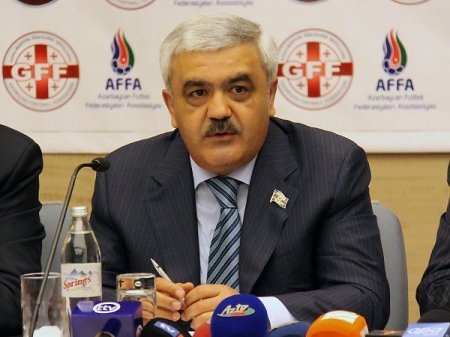 Rövnəq Abdullayev: Ot örtüyü dəyişdiriləcək