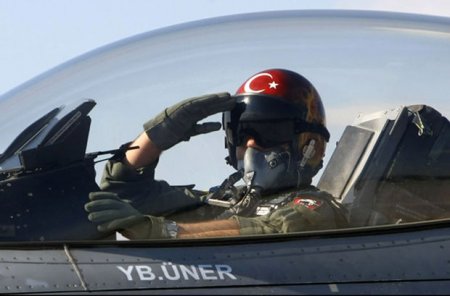 Türkiyə qırıcıları ilk dəfə İŞİD-ə qarşı əməliyyata qoşuldu