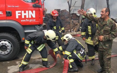 Bakıda yanğın: 20 sakin təxliyə olundu