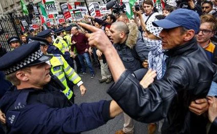 Netanyahu Londonda gərginlik yaratdı