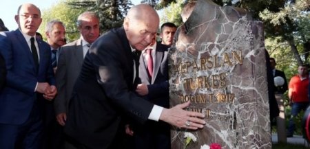 Baxçalı Davudoğluna zəmzəm suyu ilə cavab verdi
