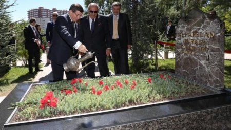 Baxçalı Davudoğluna zəmzəm suyu ilə cavab verdi