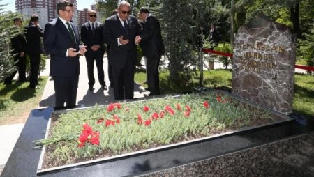 Baxçalı Davudoğluna zəmzəm suyu ilə cavab verdi