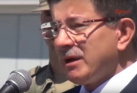 Əhməd Davudoğlu ağladı