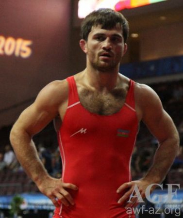 Rəsul Çunayev ermənini diz çökdürdü