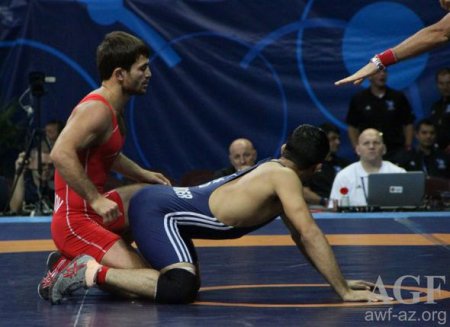 Rəsul Çunayev ermənini diz çökdürdü