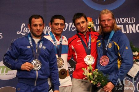 Rəsul Çunayev ermənini diz çökdürdü
