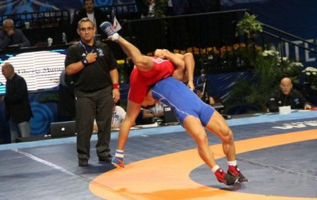 Rəsul Çunayev ermənini diz çökdürdü