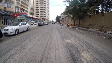 Binəqədi rayonunda bir neçə küçə təmir olunur