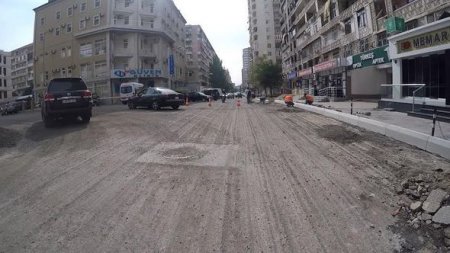 Binəqədi rayonunda bir neçə küçə təmir olunur