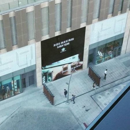 Bakıda “Starbucks” açıldı