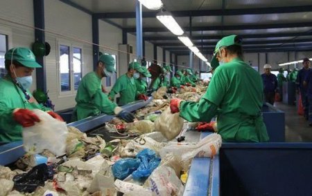 Bakıda zibillikdən 100 kiloqrama yaxın qəpik çıxdı
