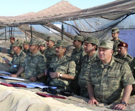 Zirehli texnika təmas xəttində?