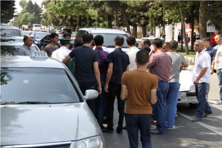 Sumqayıtda ara qarışdı: yol bağlandı, intihara cəhd olundu