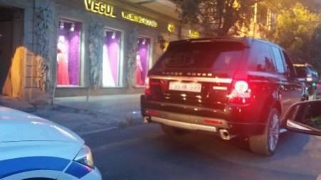 Bakının bahalı maşınları cərimə meydançasında