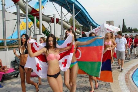 Azərbaycanı yarışmada təmsil edən yarıgürcü-yarıerməni qız kimdir?