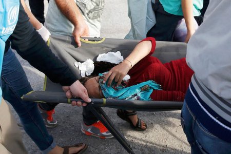 Qaçqınlar Macarıstan və Serbiya sərhədlərinə hücum çəkdilər