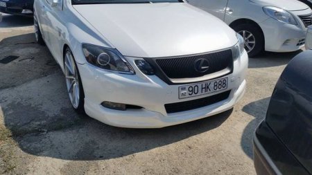 Bakının ən bahalı maşınları cərimə meydançasına salındı