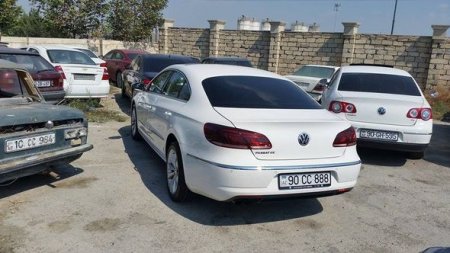Bakının ən bahalı maşınları cərimə meydançasına salındı